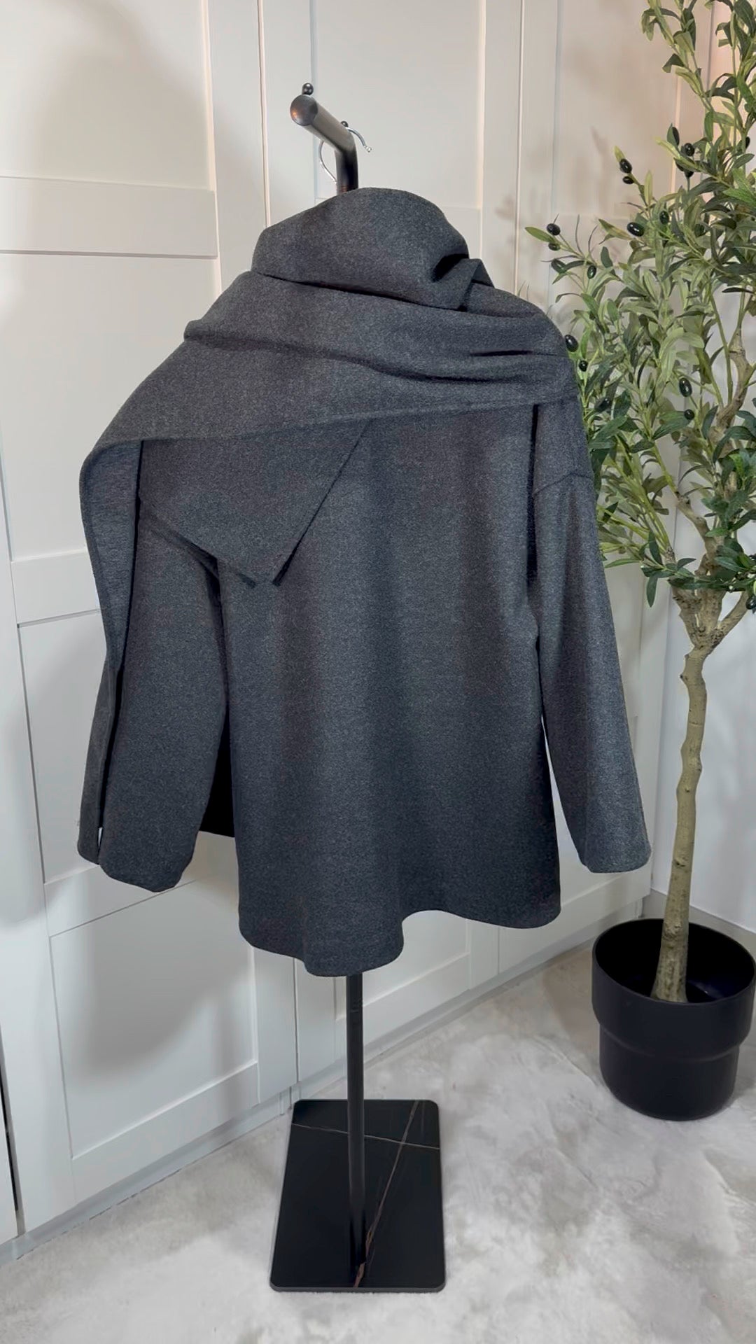 Veste cape oversize à boutons avec écharpe intégrée I Gris anthracite