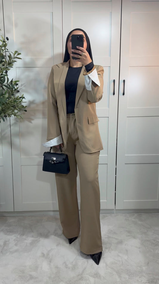 Ensemble tailleur blazer à revers et pantalon I Camel