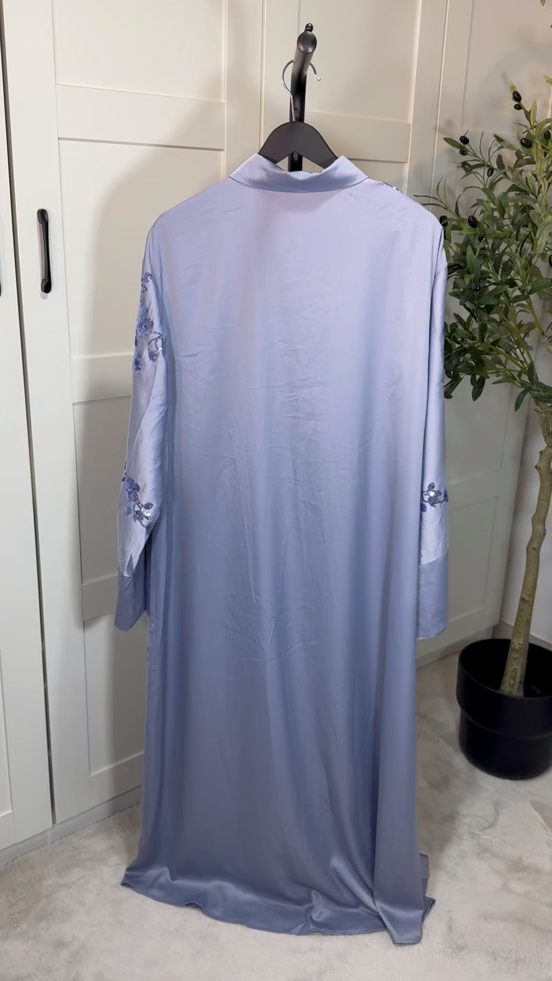 Abaya AMANI en satin à sequins brodés avec boutons I Bleu