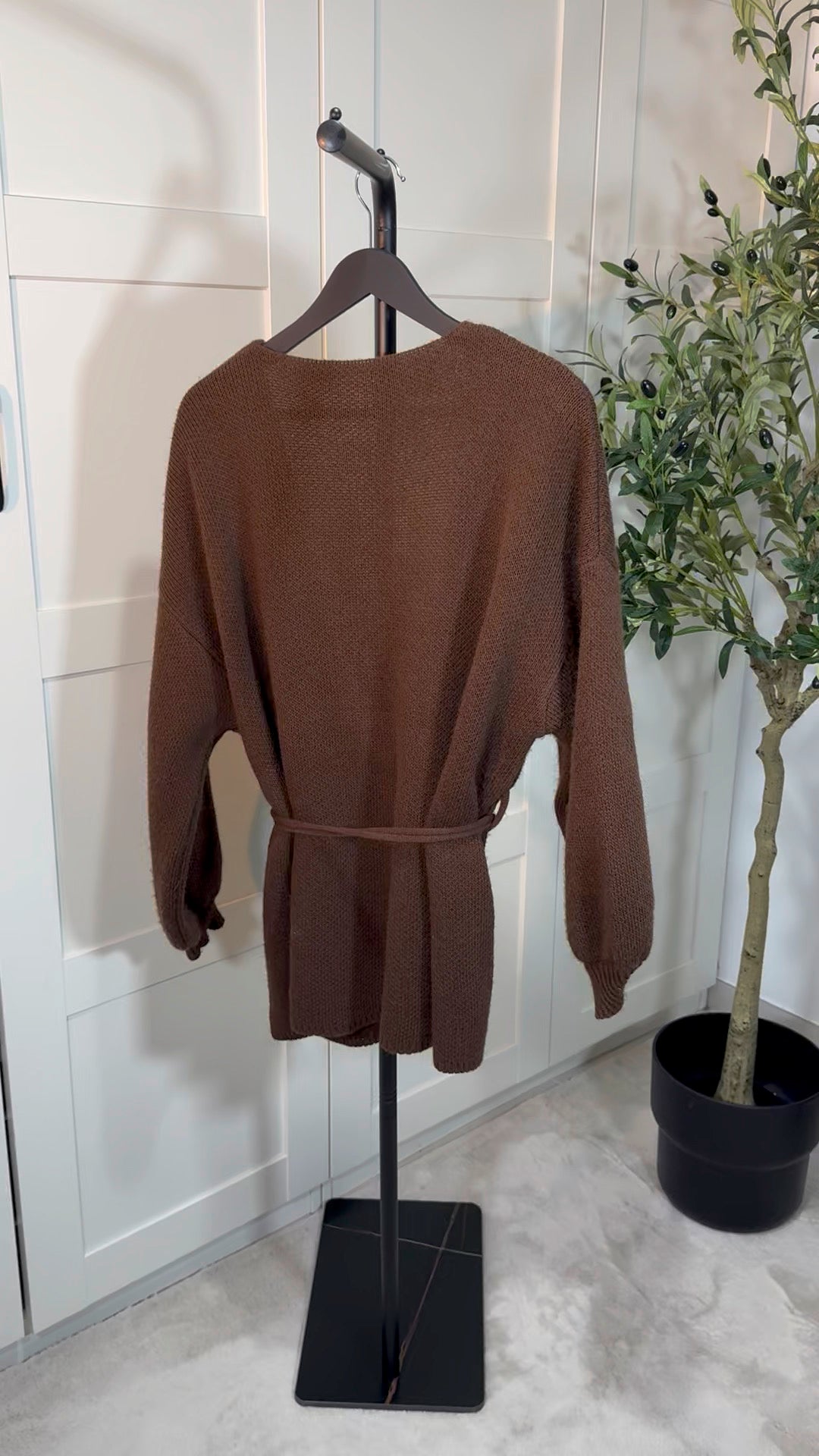 Cardigan long en maille croisé avec lacets pour ceinturer I Marron