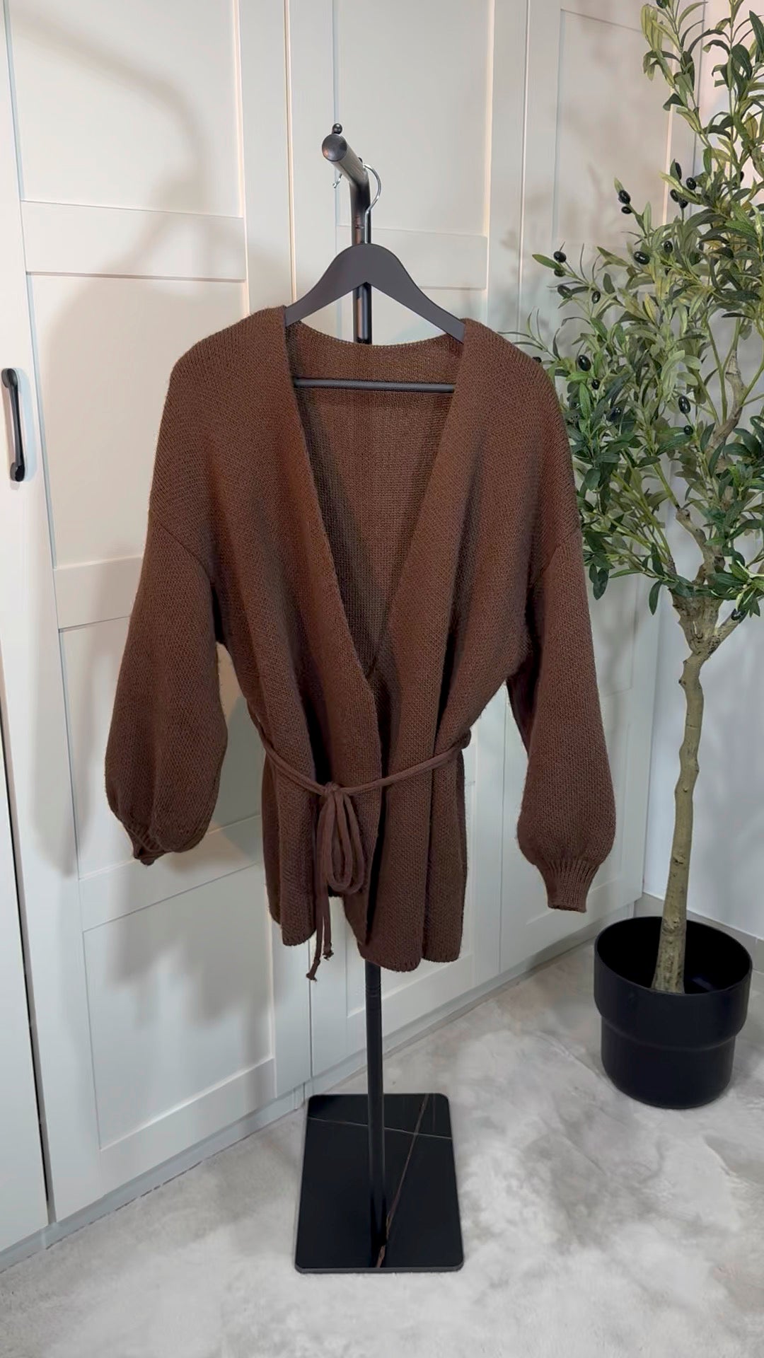 Cardigan long en maille croisé avec lacets pour ceinturer I Marron