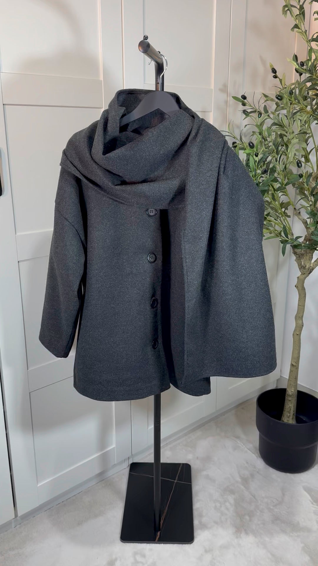 Veste cape oversize à boutons avec écharpe intégrée I Gris anthracite