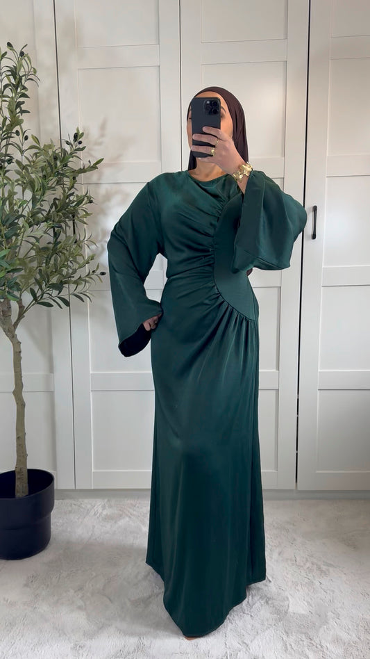 Robe longue ANNA satinée plissée sur le côté manches longues évasées I Vert sapin