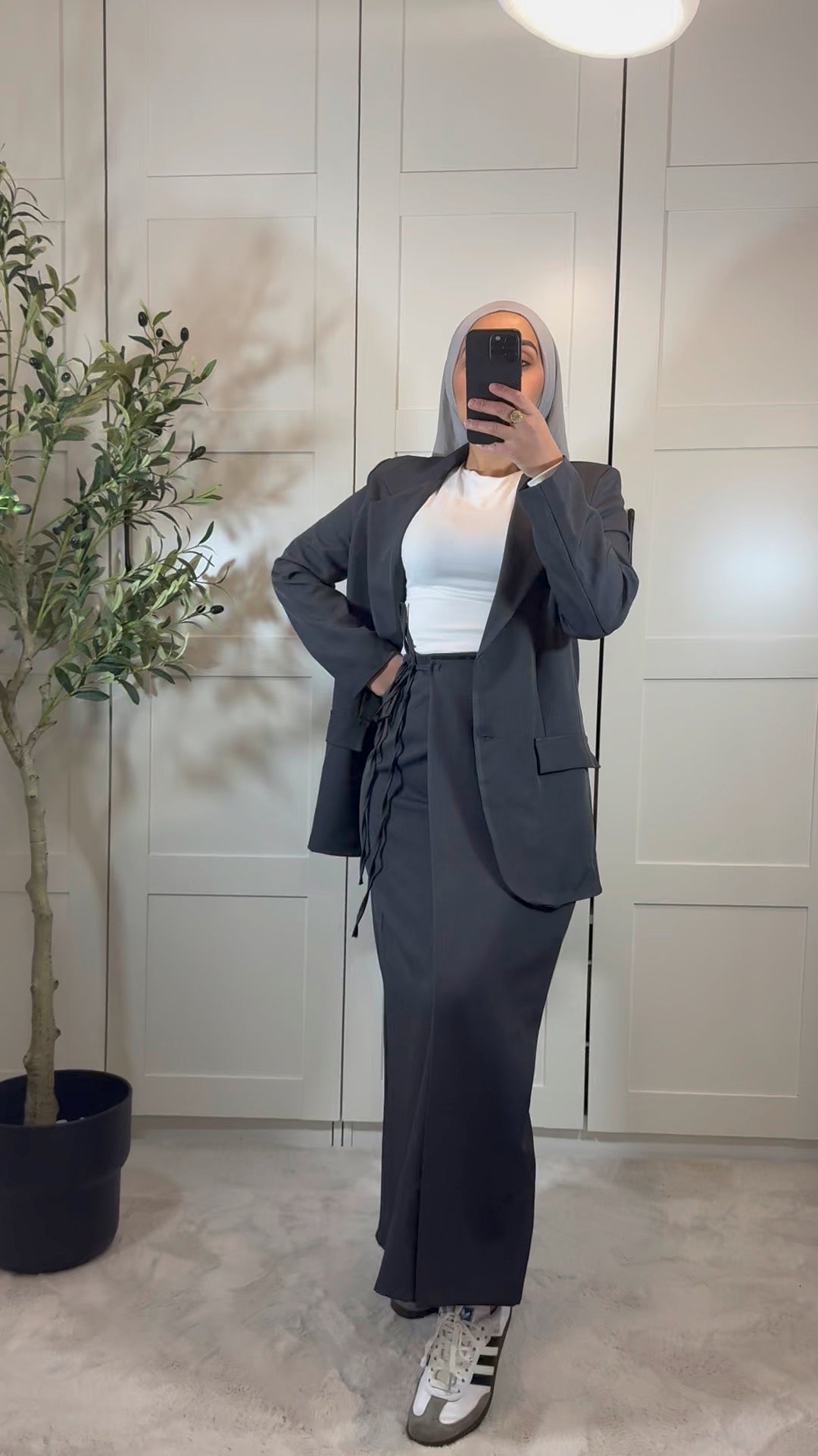 Ensemble tailleur blazer et jupe longue portefeuille à nouer I Gris