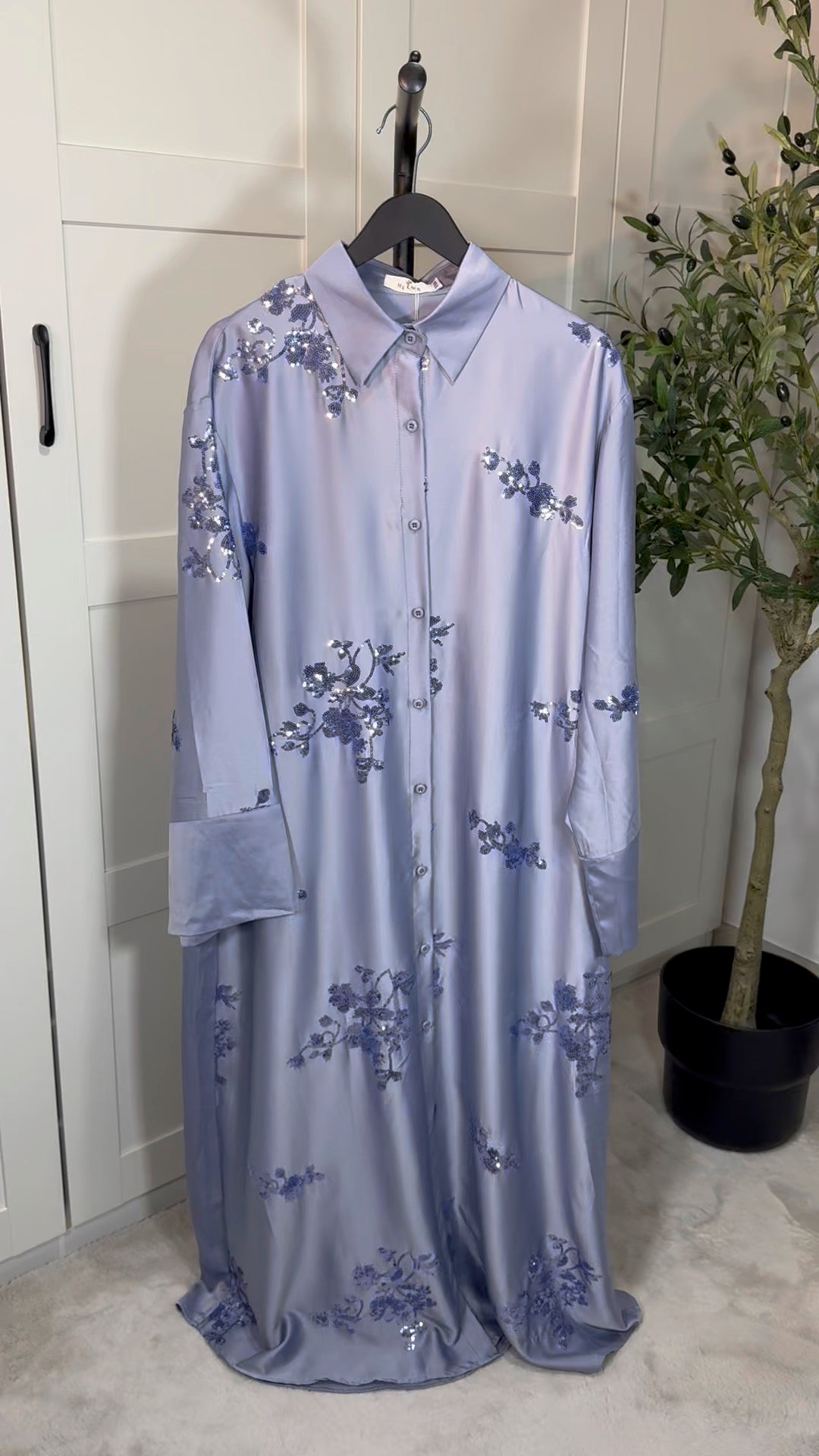 Abaya AMANI en satin à sequins brodés avec boutons I Bleu