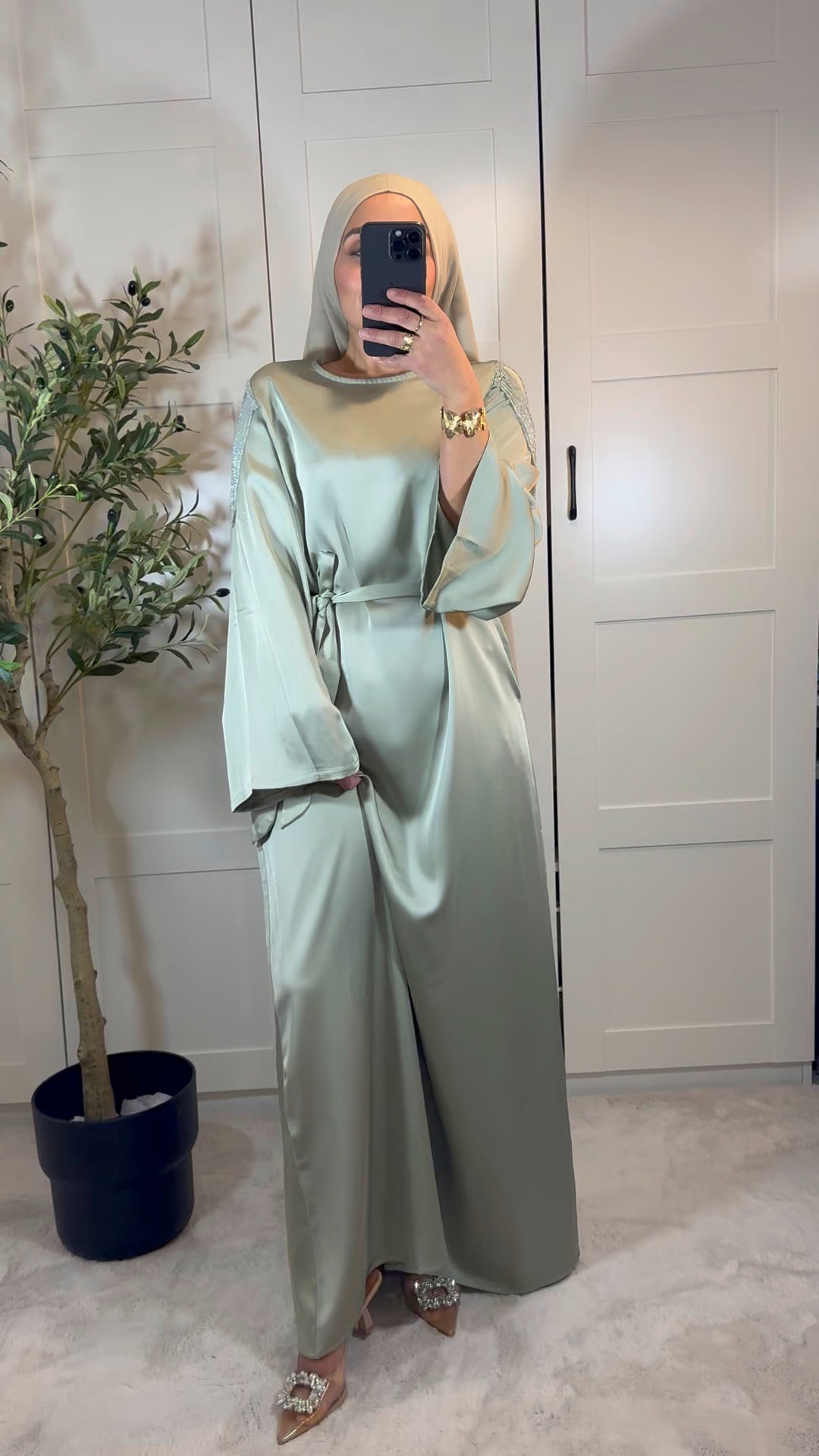 Abaya ASILA satinée avec perles sur les épaules I Vert d'eau