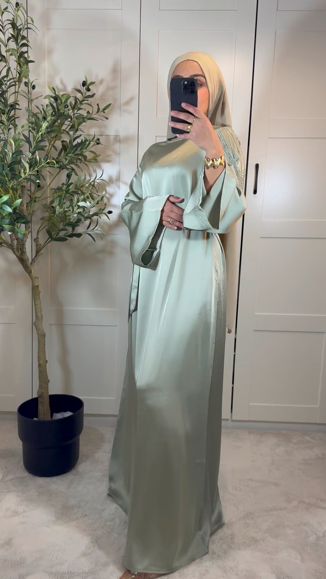 Abaya ASILA satinée avec perles sur les épaules I Vert d'eau