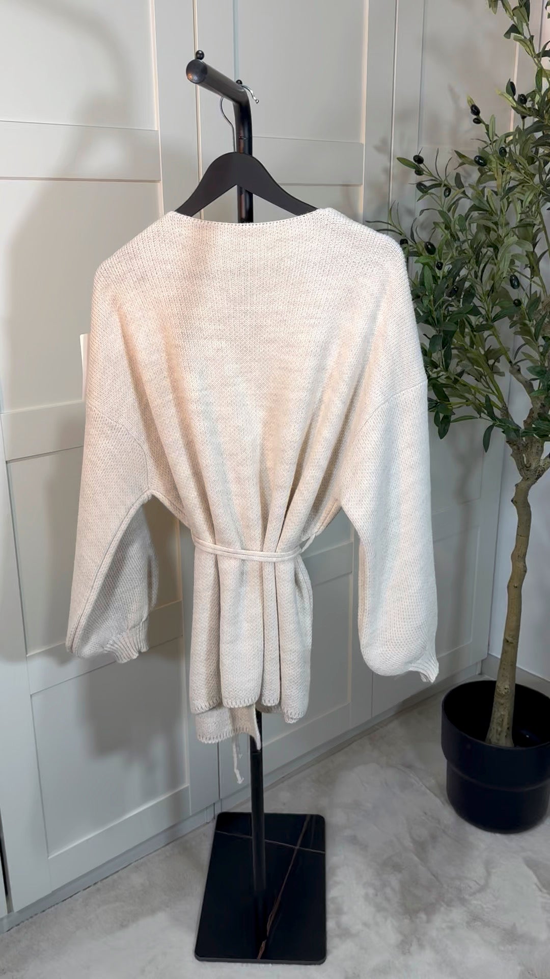 Cardigan long en maille croisé avec lacets pour ceinturer I Beige