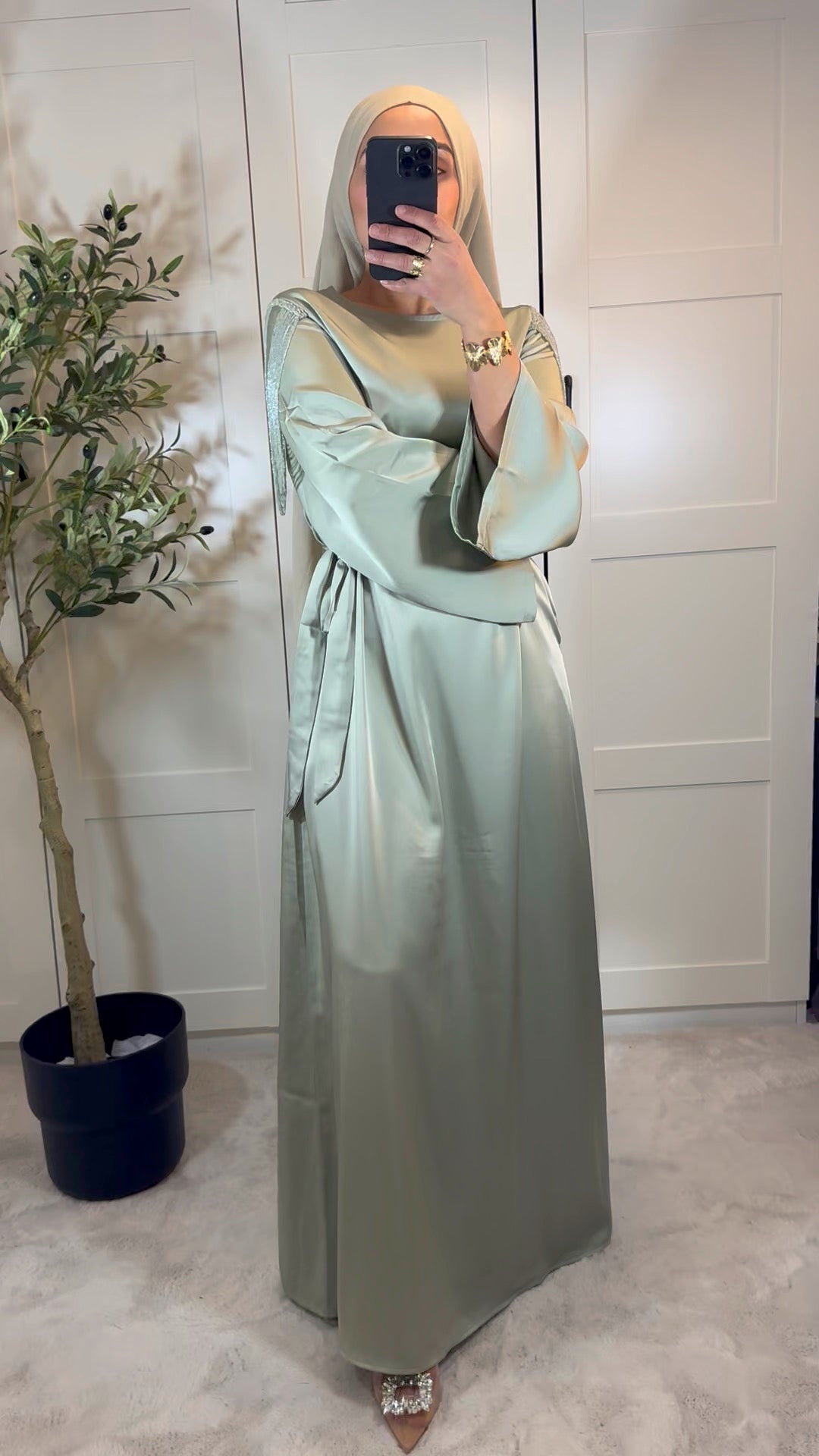 Abaya ASILA satinée avec perles sur les épaules I Vert d'eau