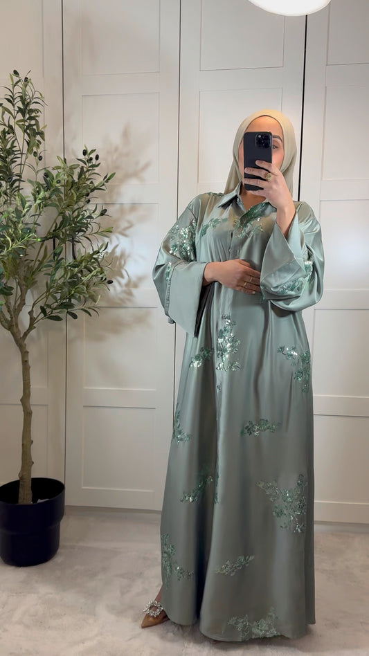 Abaya AMANI en satin à sequins brodés avec boutons I Vert d'eau